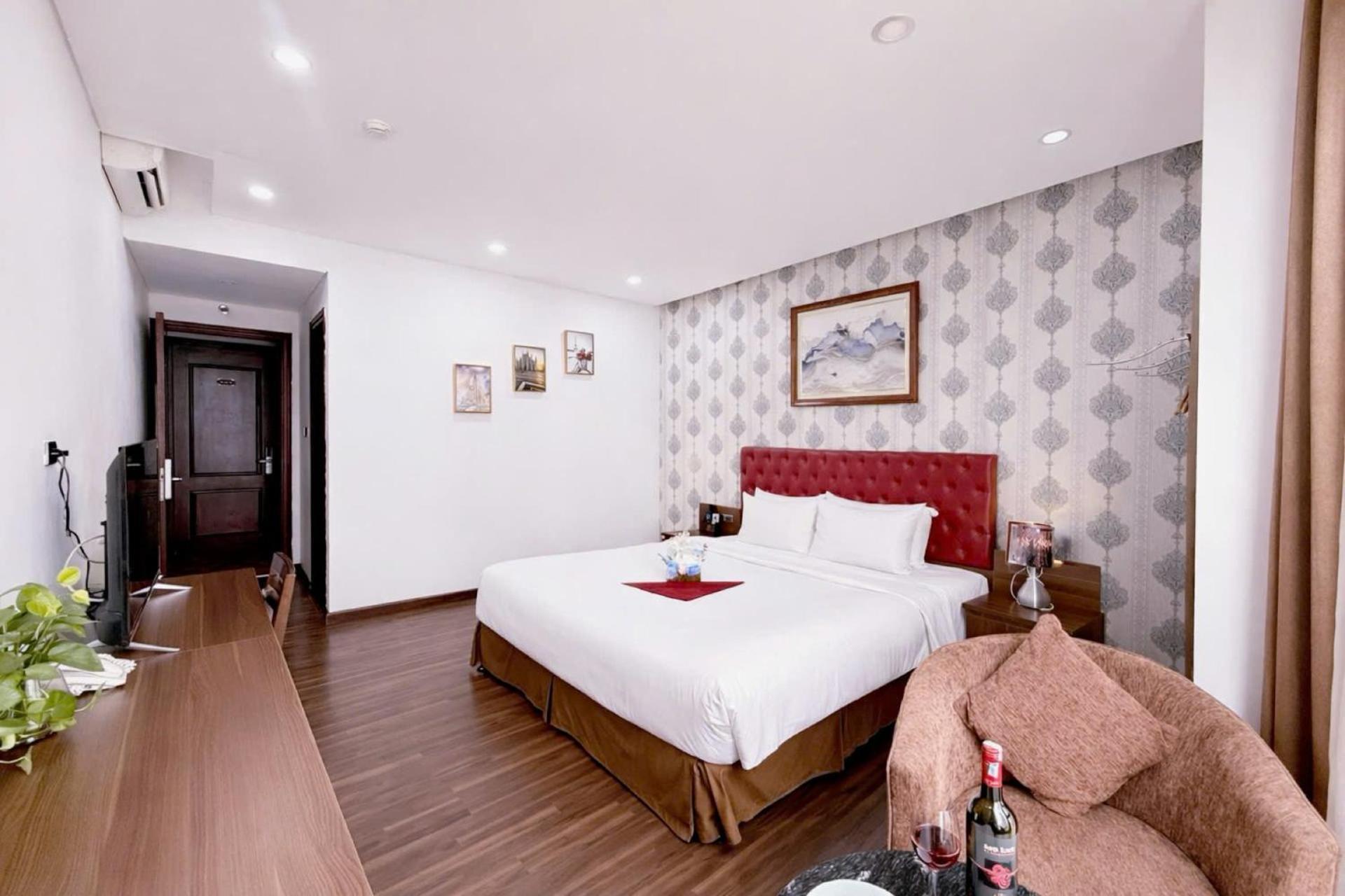 New Century Hotel — Fotoğraflar 1